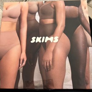 Skims Core control thing size L/XL